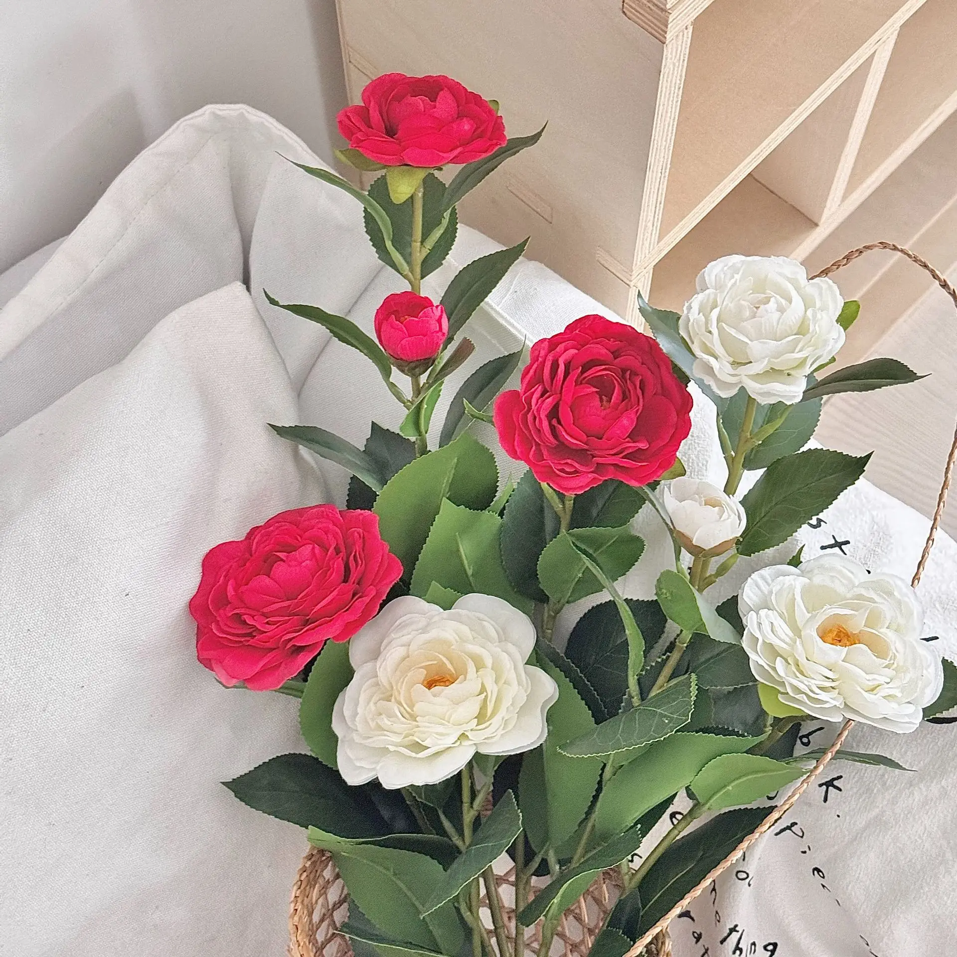 Elegant Artificial Camellia Branch Faux Flowers for Home Decoration and Photography Prop