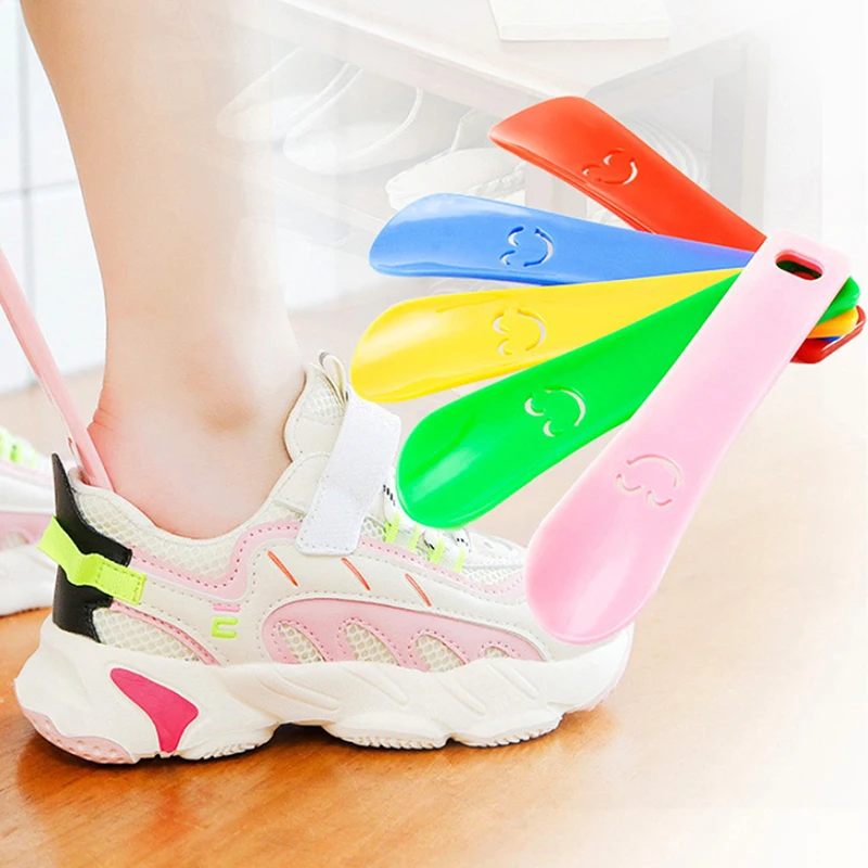 

Smile Face Shoehorn Pure Color Metal Material Portable Arc Fit Simple Design