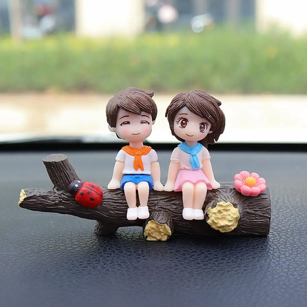 New Anime Car Interior Decoration Cute Kissing Couple Action Figure Auto Dashboard Decoration Donna Uomo Car Interior Accessories