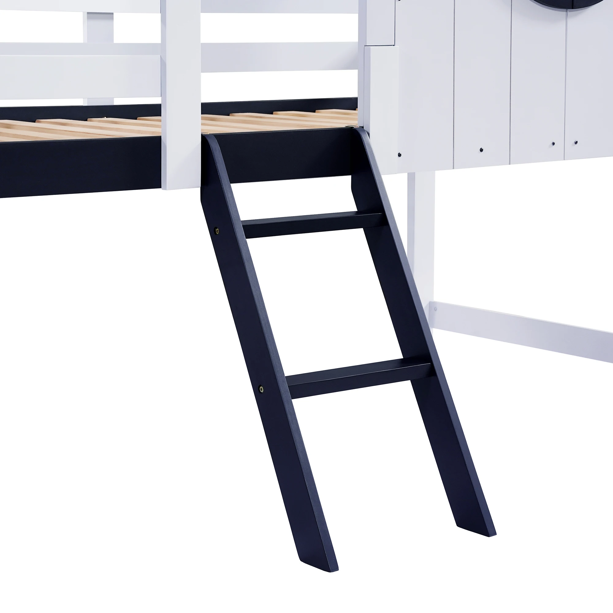 Etagenbett, Hochbett, Kinderbett mit Dach und Fenster, untere Schublade mit Rollen, praktische zweistufige Winkelleiter – Detail 20
