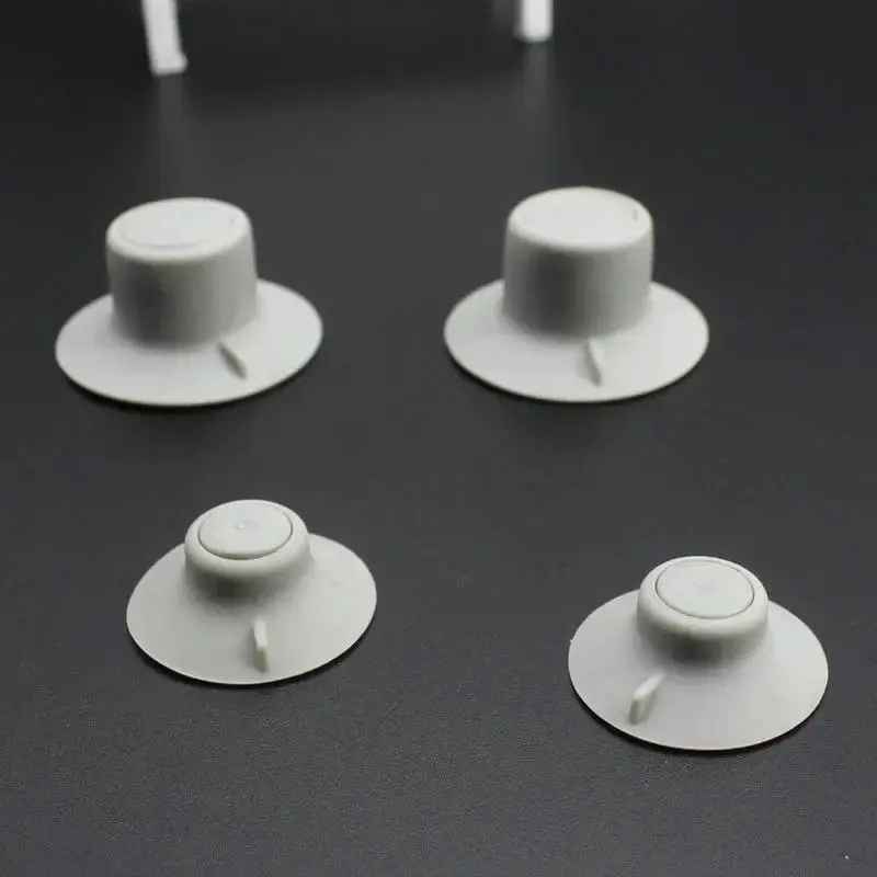 노트북용 휴대용 냉각 패드 4개 세트, 미끄럼 방지 매트, 노트북 스탠드가 포함되어 있으며, 냉각 및 안정성을 향상시키도록 설계되었습니다.