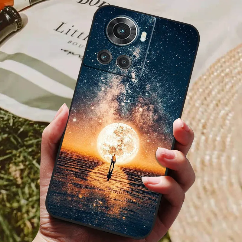 Black Silicone Soft Phone Cover with Lion and Wolf Design - Elegant Protective Case
