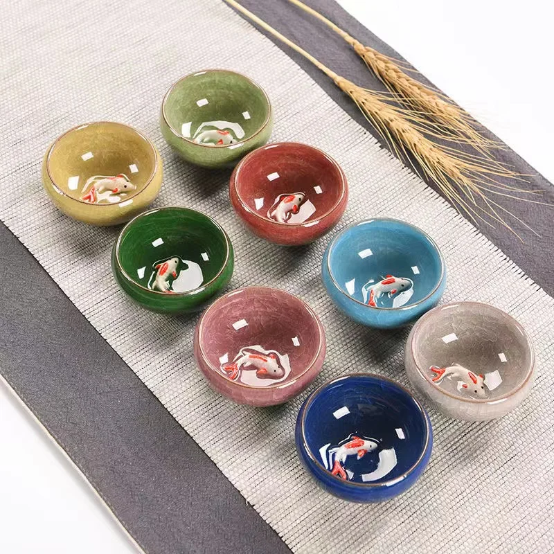 

Набор из 8 керамических чашек, китайские чайные чашки из селадона с замкнутой глазурованной подставкой, фарфоровые кружки ручной работы с изображением традиционных рыб