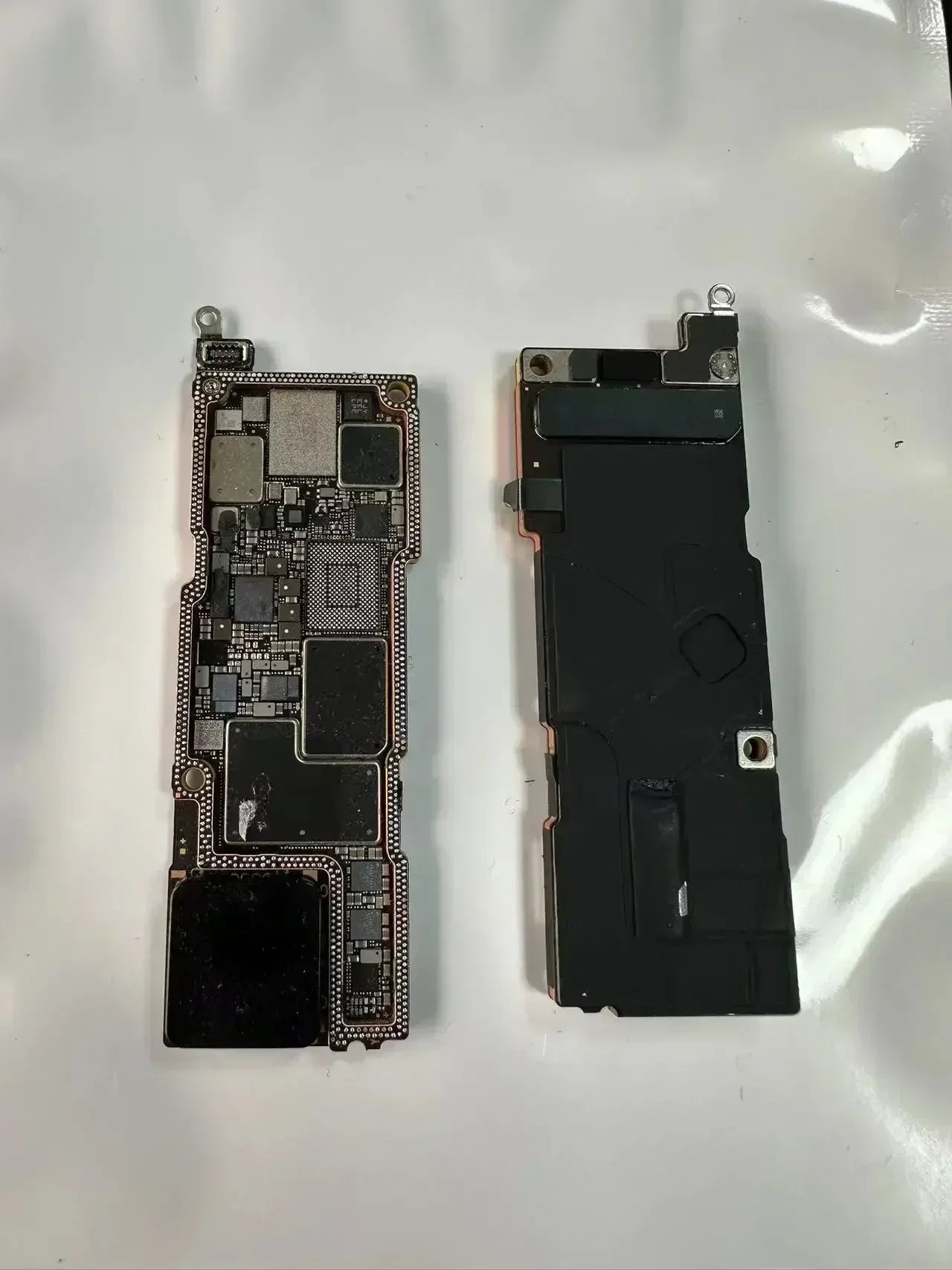 マザーボード iPhone22 CNC CUT Motherboard For IPhone 13 Pro max 4G 5G Logic Board