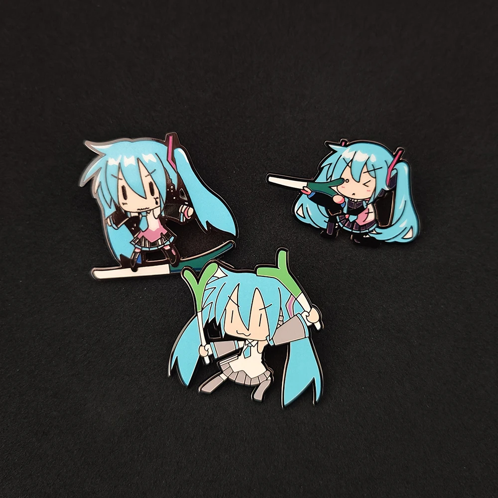 Anime-zugetreue Kleidungsaccessoires, dekorative Rollenspiel-Abzeichen, Musikmädchen, Emaille-Broschen, Kleidung, Schultaschen, Rucksäcke