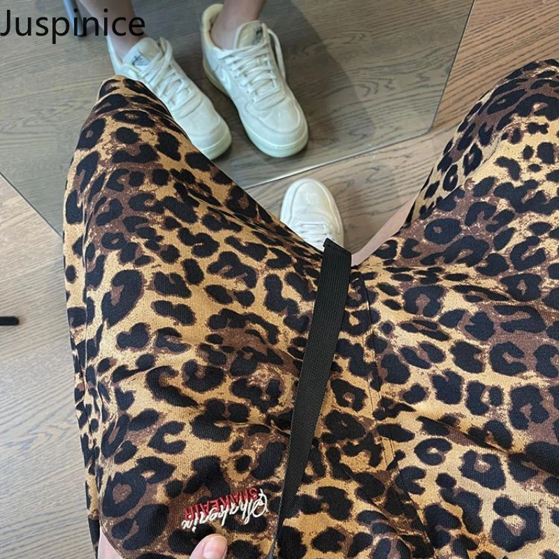 Summer Retro Large Size Leopard Printed Shorts Men's Handsome Loose Casual High Street Five-point Beach Pants Male Sportswear 3