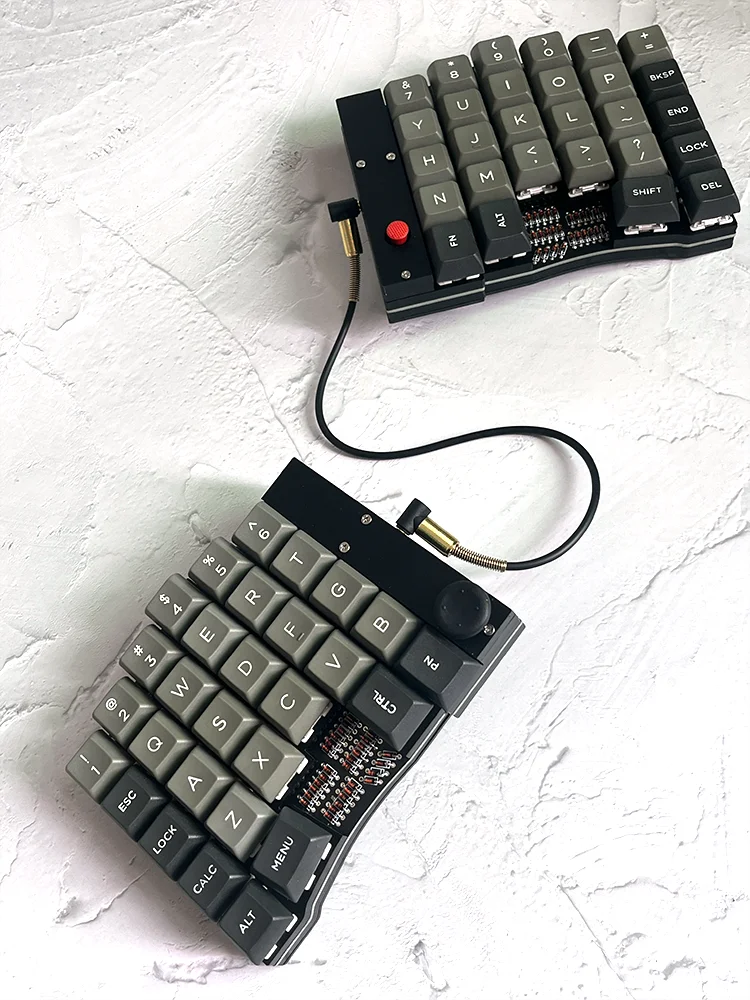 自作分割キーボード DactyI Pro 52 自作分割キーボード DactyI Pro 52