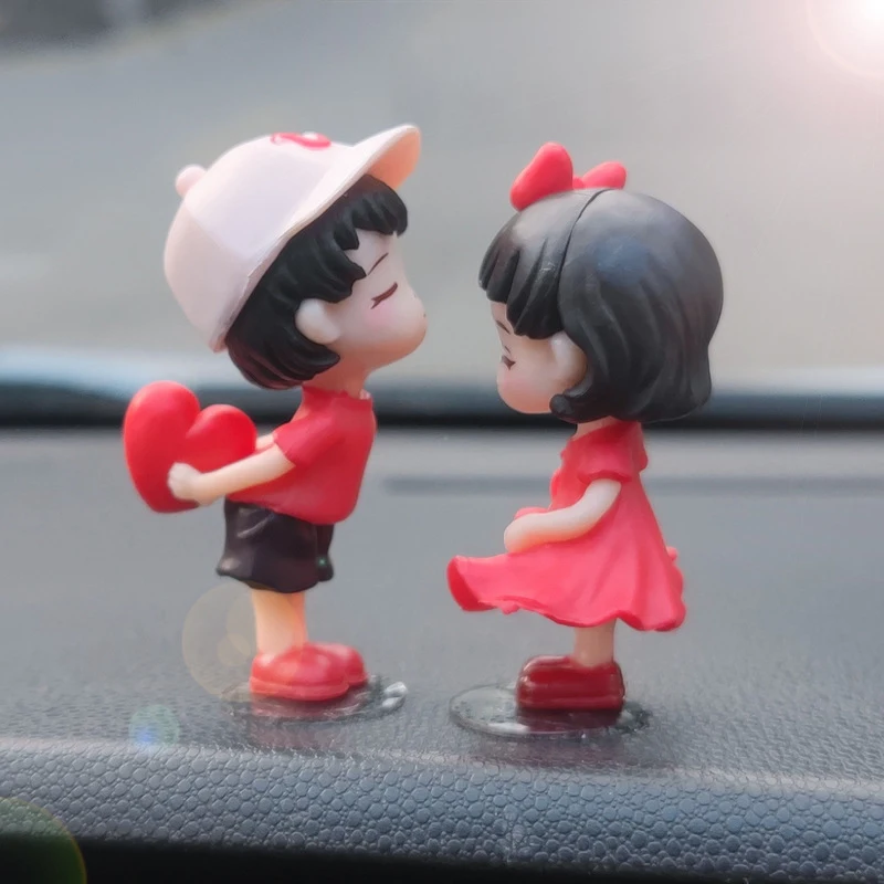 Anime Paare für Auto Ornament Modell Niedliche Kuss Ballon Figur Auto  Innenraum Cartoon Dekoration Figur Armaturenbrett Auto Zubehör