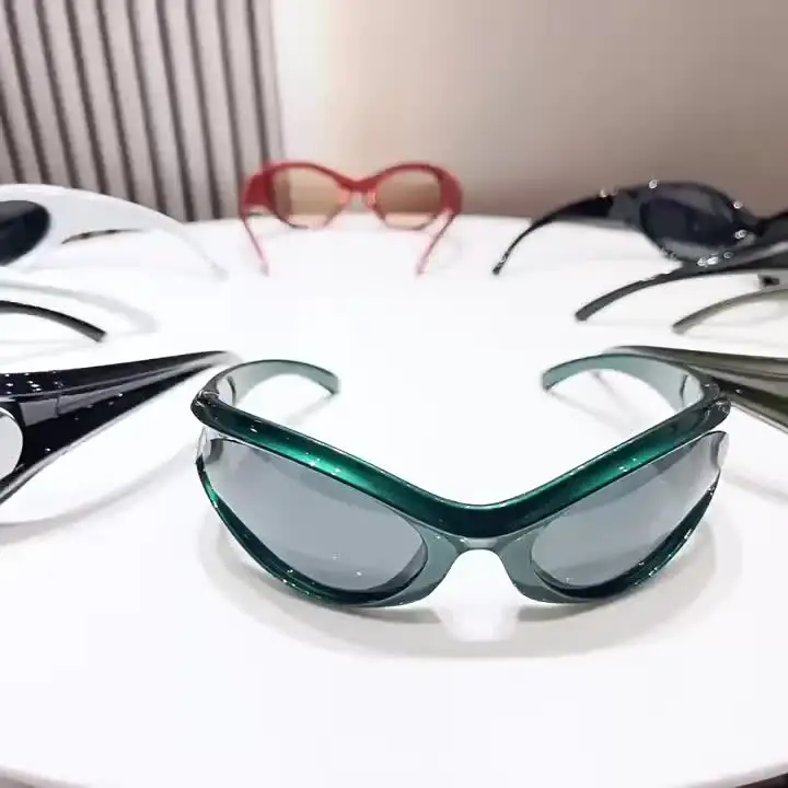 Солнцезащитные очки кошачий глаз пластиковые