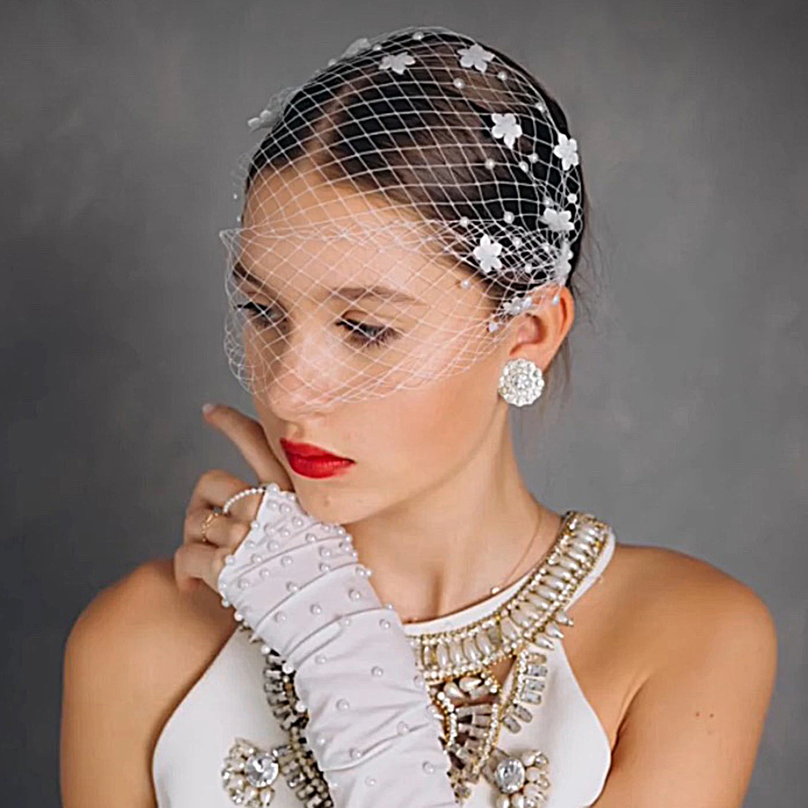 Mini Bridal Veils Blusher Veil Wedding Birdcage Veil with Pearls on the Two Combs Bachelorette Party Accessories VA15
