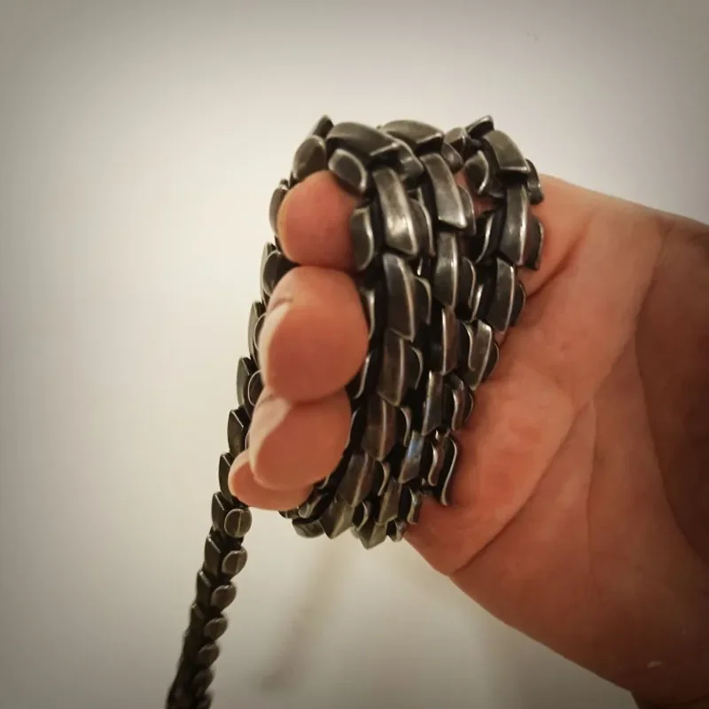 1pcs-new-outdoor-edc-portable-metal-bracelet-keel-whip-self-defense-whip-emergency-survival-waist-chain-tools