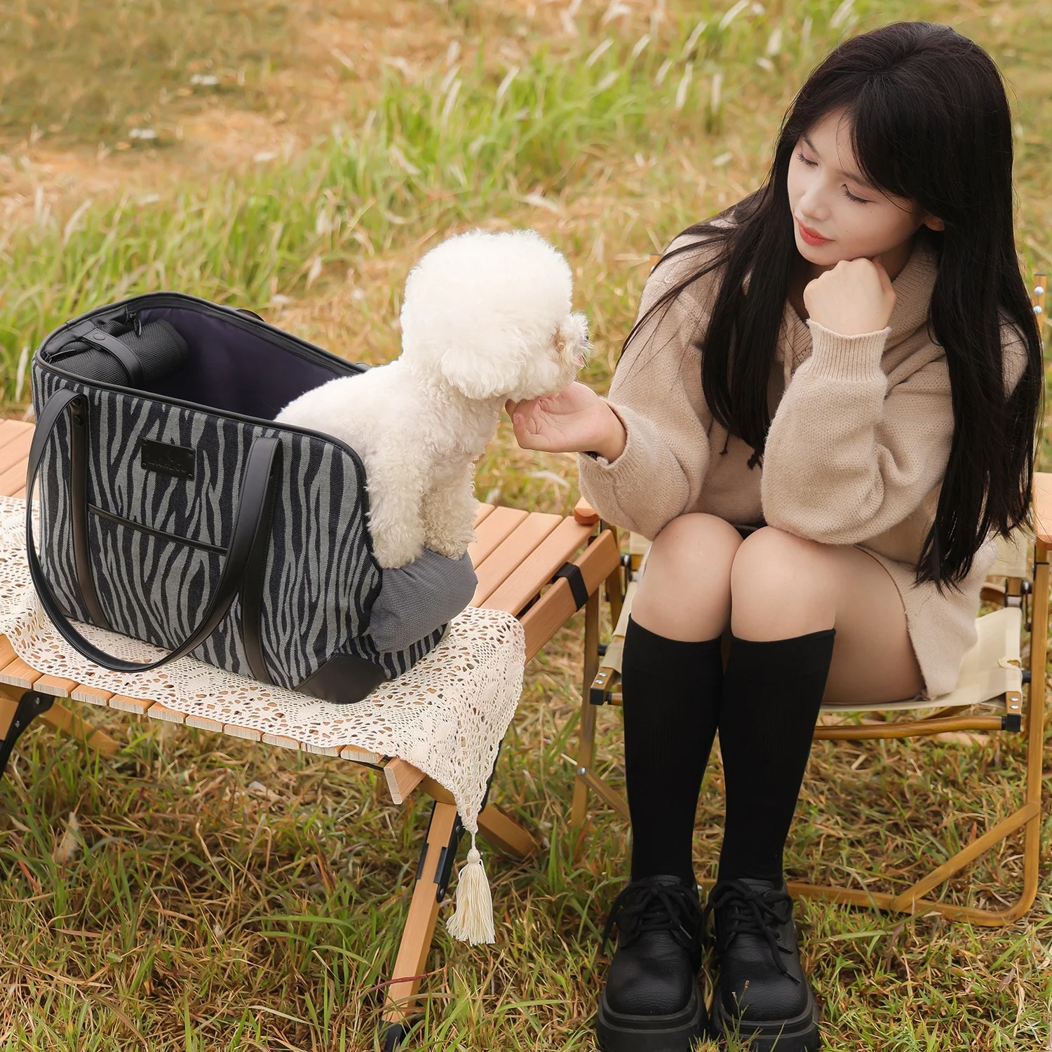 Stylish Pet Tote Bag Secure Harness Clip Large capacity breathable cat soft sided carrier bag with pillow pet Purse Carrier