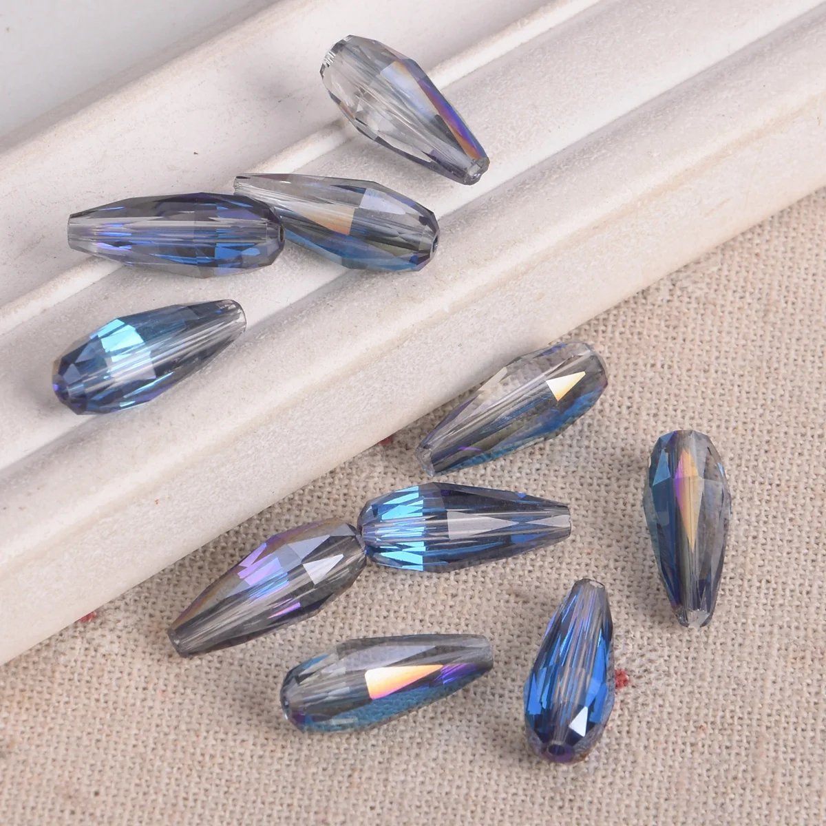 70 Pezzi Strass A Goccia In Vetro Sfaccettato | Cabochon Color AB Per Decorazioni Fai-Da-Te, 18x13 Mm, Ideali Per Vestiti, Scarpe, Telefono