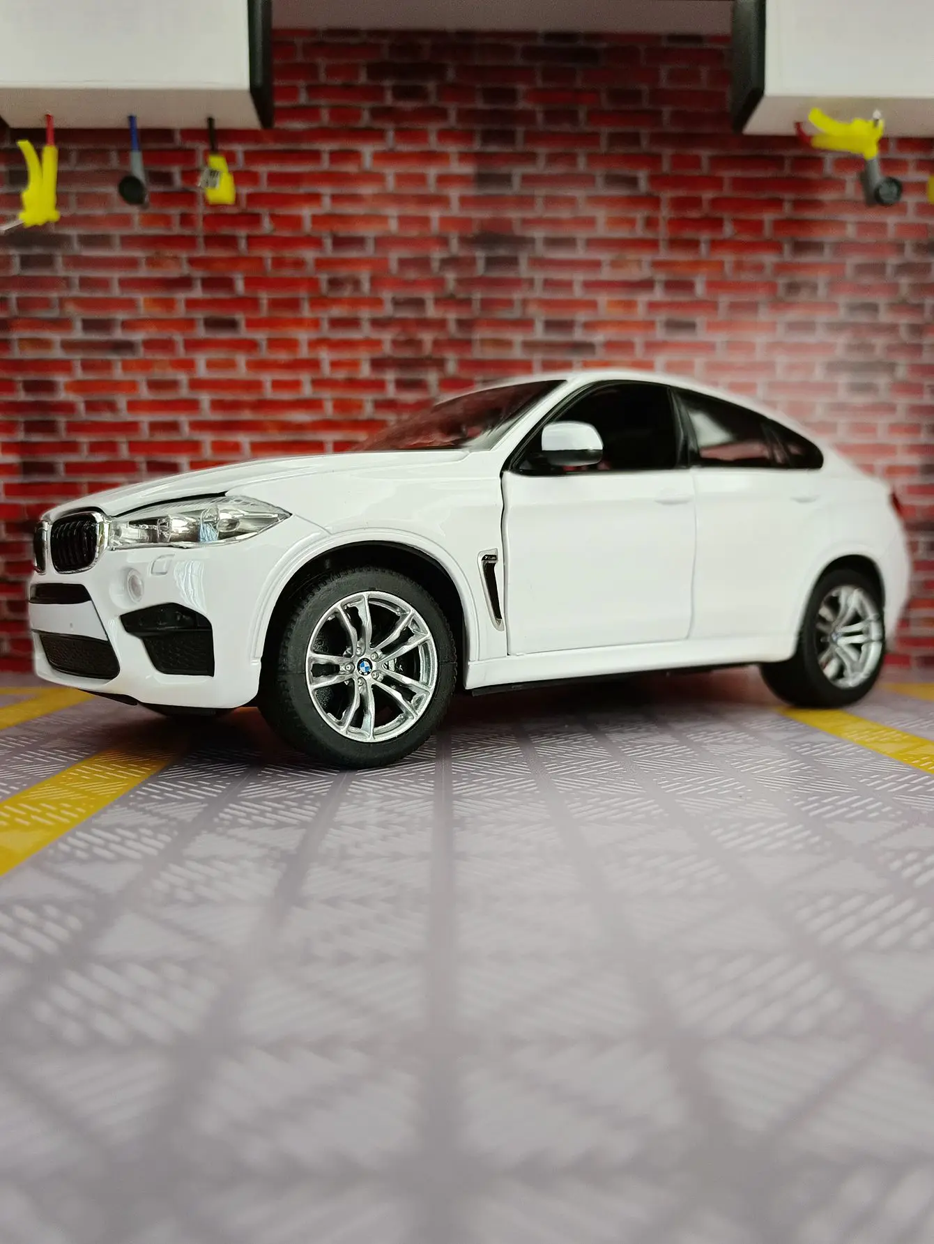 1/24 BMW X6 X6M Coupe SUV Alloy Sports Car Model Diecast Metal Toy Vehicles Car Model High Simulation Collection Childrens Gifts 5