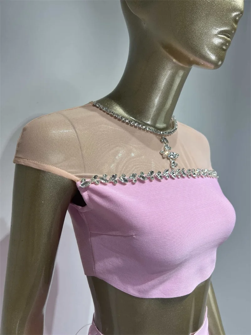 Рисунок 3 - Женский брючный костюм на молнии с цепочкой