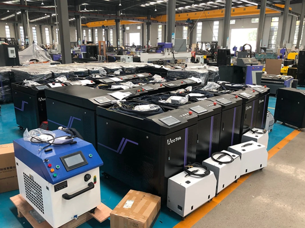 Portable Laser 3 In 1 Metal Rust Removal Clean Machine Hand Held Fiber Laser Welding Cleaning Cutting Machine 5