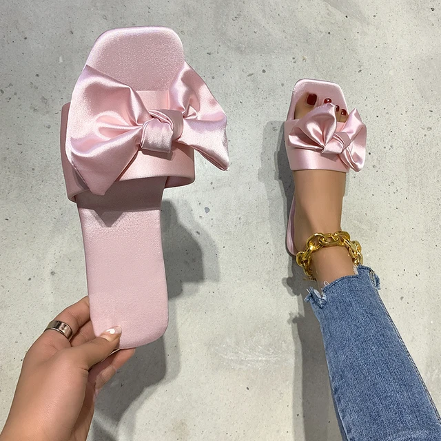 2022 New Red Wedding Slippers Ladies Sandals Summer Shoes Ladies Satin Soft Sole Bridesmaid Slippers Solid Color Women Sandals 2