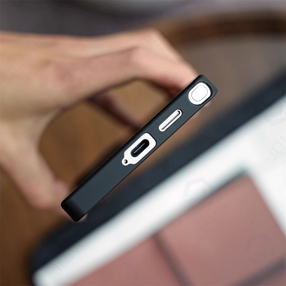 Anti-Fingerprint Stylish Matte Geometric Stripe Case