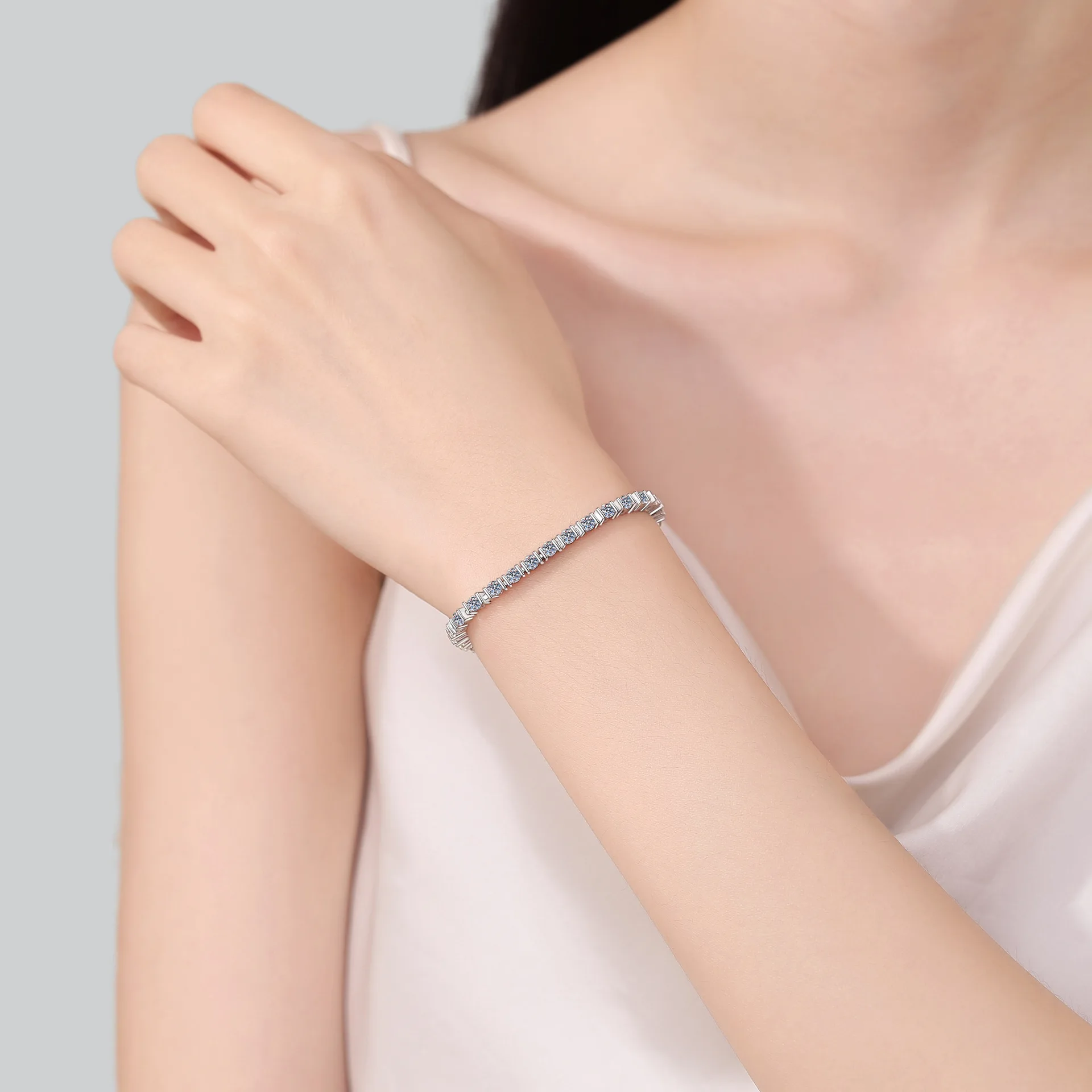 Women's PT950 Platinum Bracelet, 18cm Single 10 Points 3.9 Carat, Hip-Hop Luxury Style Full Diamond Jewelry. 4