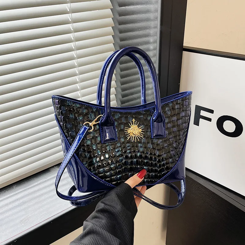 

Design Contrast Color Bag Women's 2023 New Fashion Solid Color Versatile One Shoulder Crossbody Handbag
