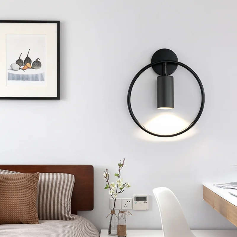 

Современная комнатная Золотая декоративная металлическая настенная лампа в европейском стиле, прикроватная лампа для гостиной, спальни, коридора отеля, светодиодная лампа