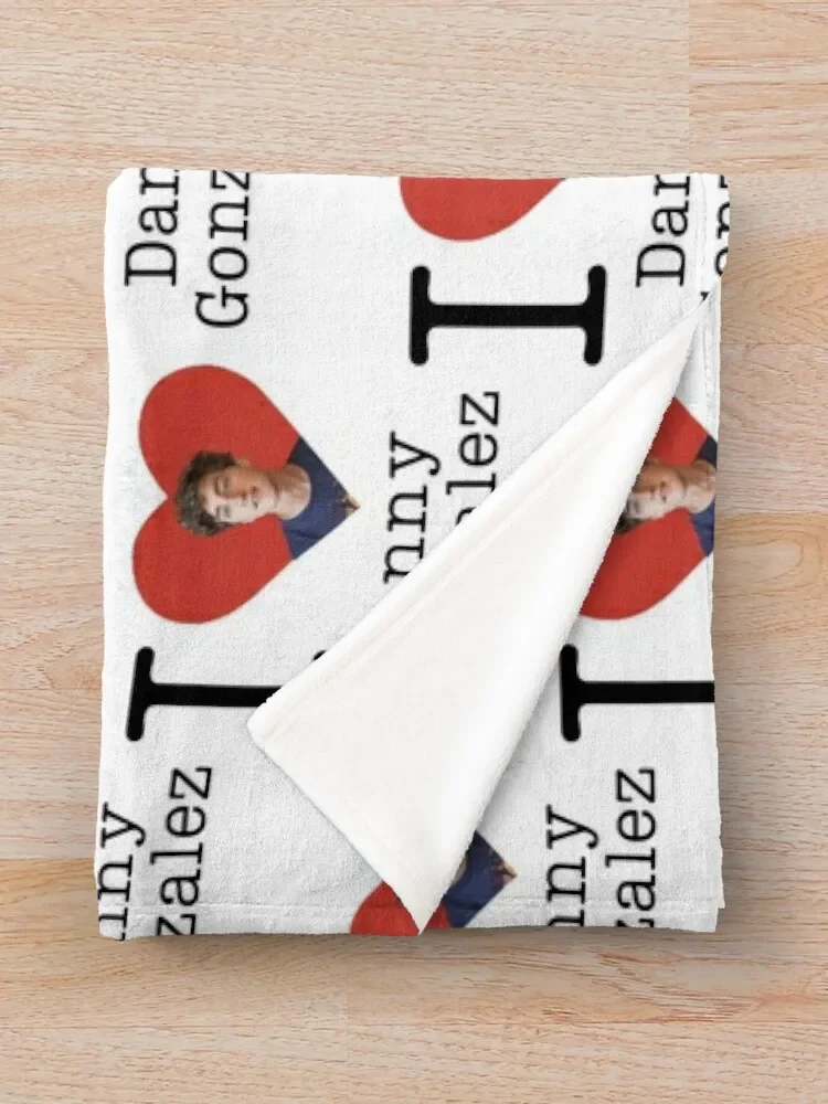 ���� Danny Gonzalez ������ ���, �ε巴�� ū ����, ũ�� ���ſ� ���