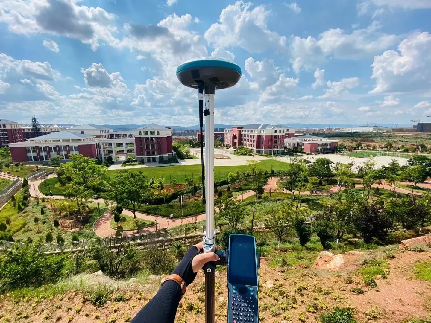 Total Station NTS-332R10 1000m Prism-free Bluetooth High-precision Reflectorles