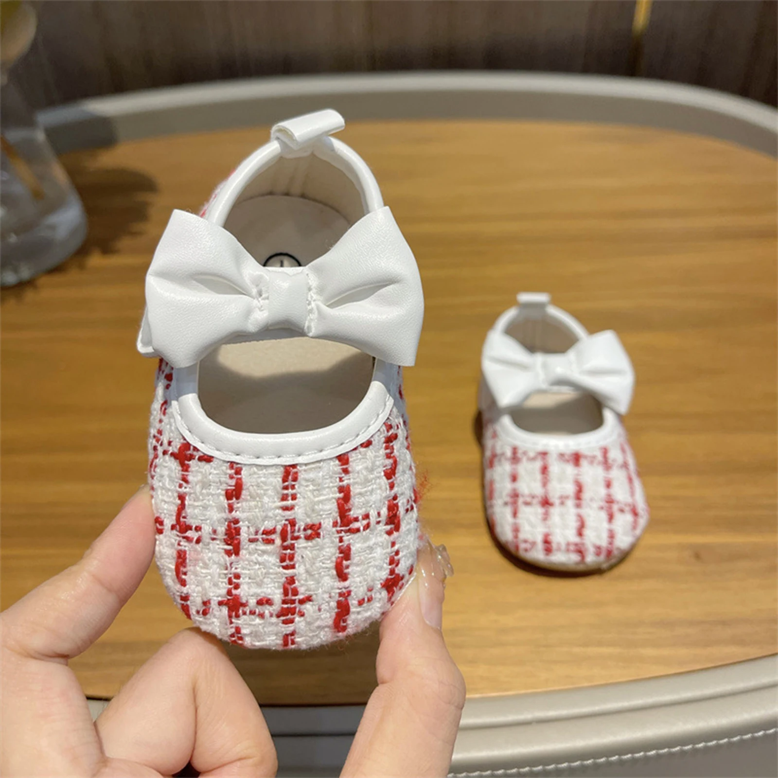 BeQeuewll Cute Baby Girls Shoes Princess Infant Mary Jane Flats Crib Shoes Dress Non-Slip Prewalkers Infants baby shoes children flats
