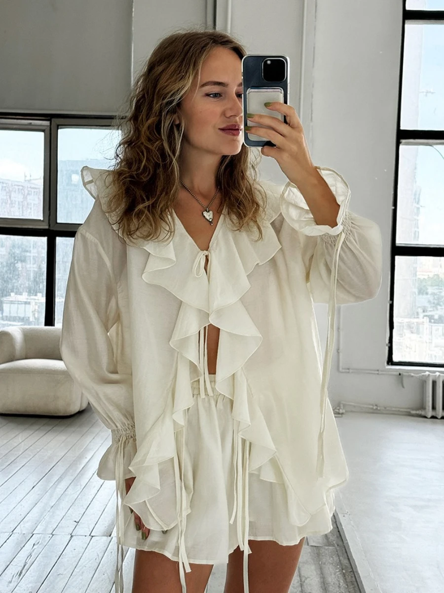 BornLadies French V-neck Loose Ruffled Shirt Shorts Set Spring New Product Fashion Casual Long Sleeve Loose Shorts Two Piece Set