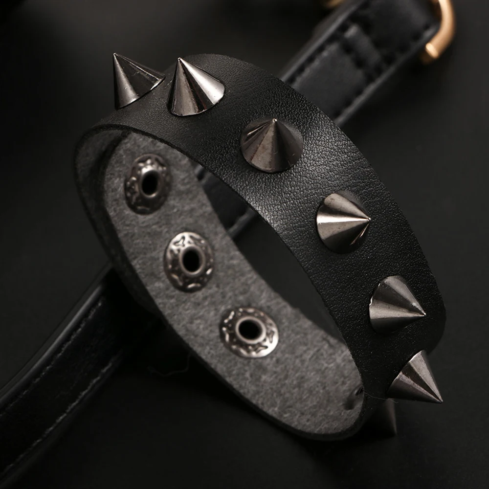 Gothic Unisex Punk Rock Pointed Bracelet Bangles Spike Rivet