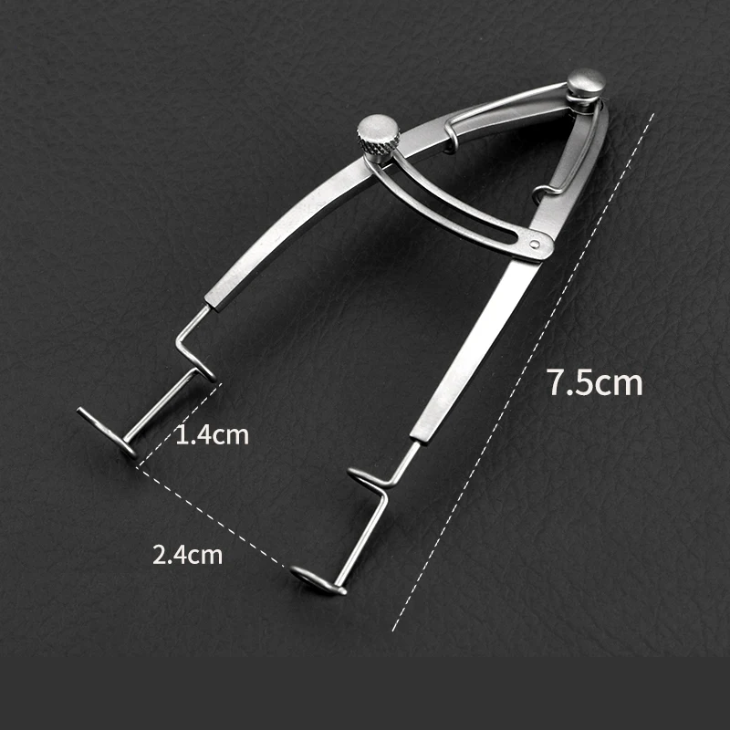 

Adjustable eyelid opener V-shaped translational sealing notch eyelid spreader
