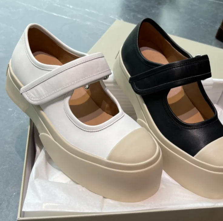 

Heighten Light and Comfortable Simple and Playful Large Toe Shoes White Shoes