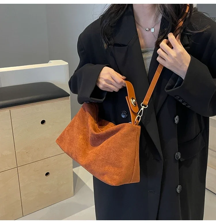 【BBYB】24FW★ Noce Large Shoulder Bag Gucci B large shoulder bag in beige and dark brown GG canvas
