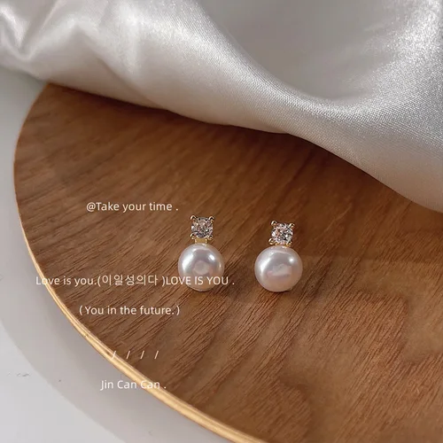 담수 진주 귀걸이 : 고전적 아름다움을 간직한 센스 있는 귀걸이 추천
