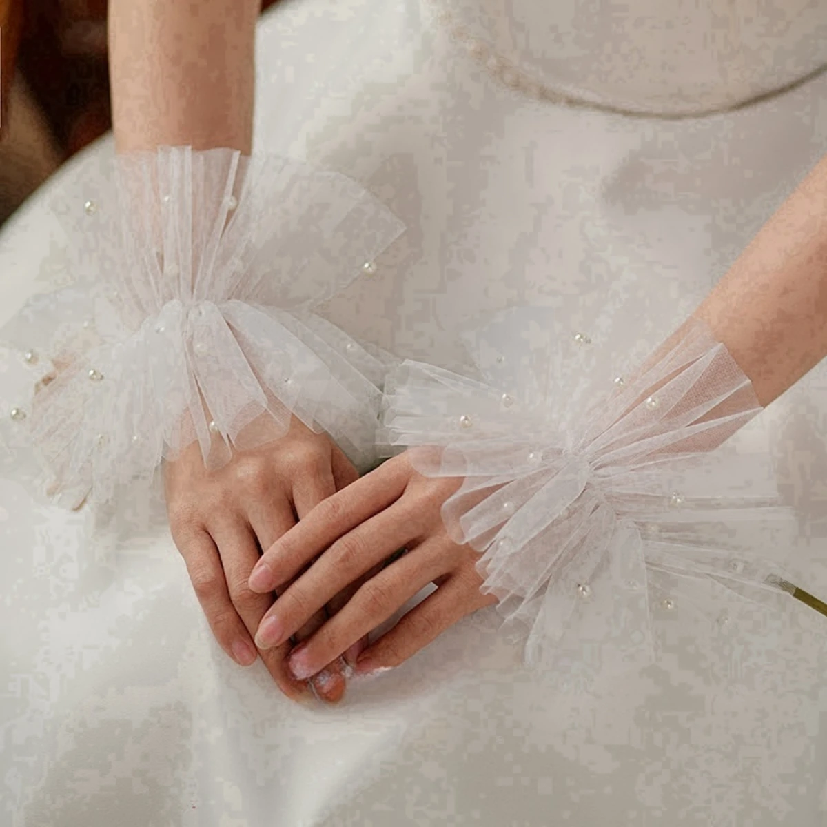 TOPQUEEN New Bridal Short Gloves Tulle Pearl Wrist Flower Strap Top Dress Sleeves Arm Accessories VM33 customizable