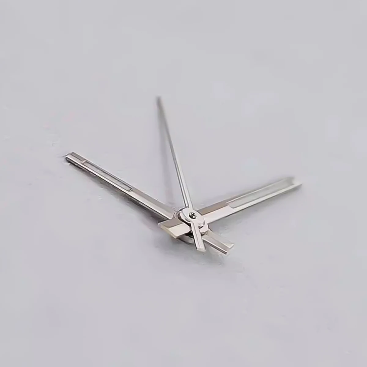 Elegant Luminous Silver and Rose Gold Watch Hands – High Quality Design