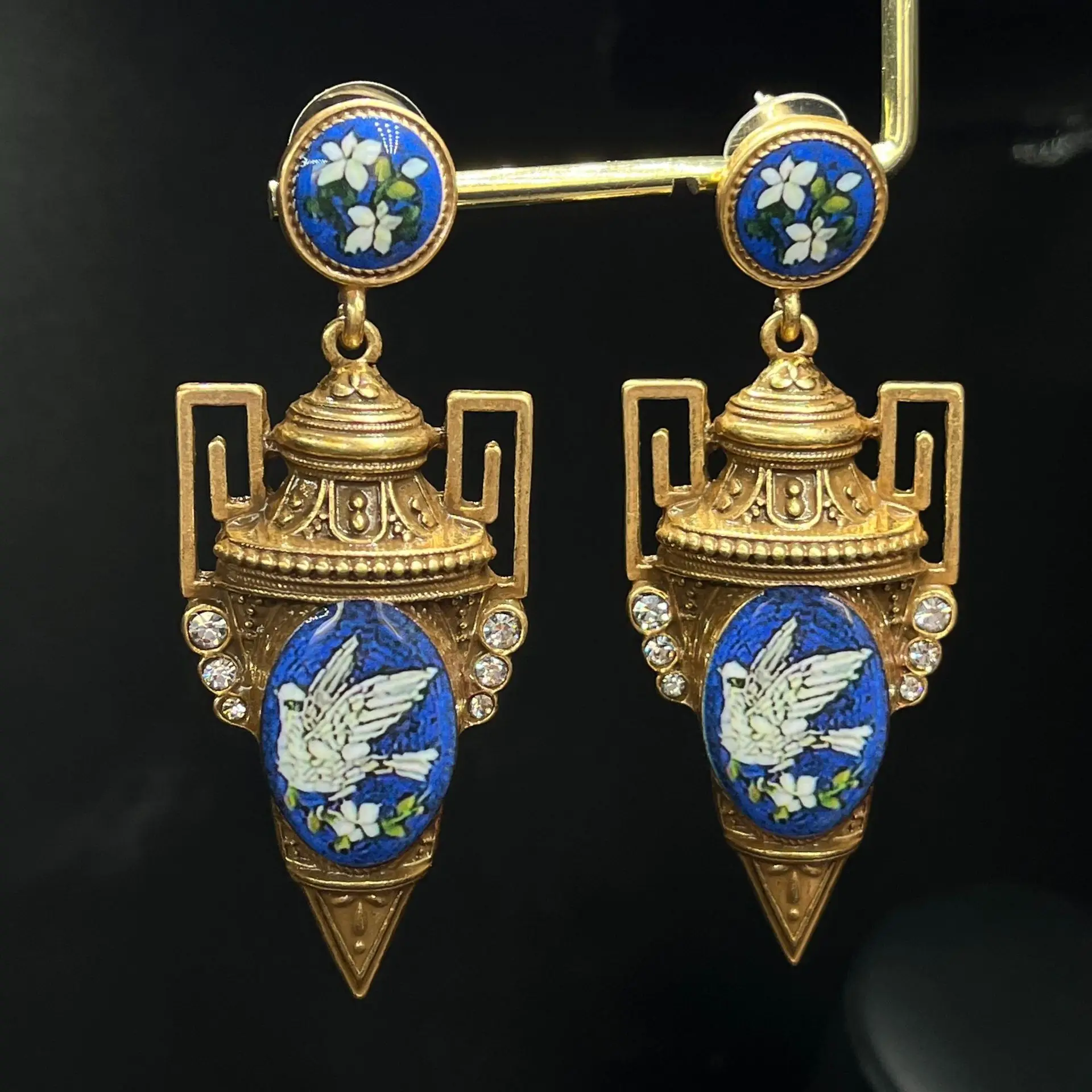 

European and American fashion heavy industry old carrier pigeon earrings