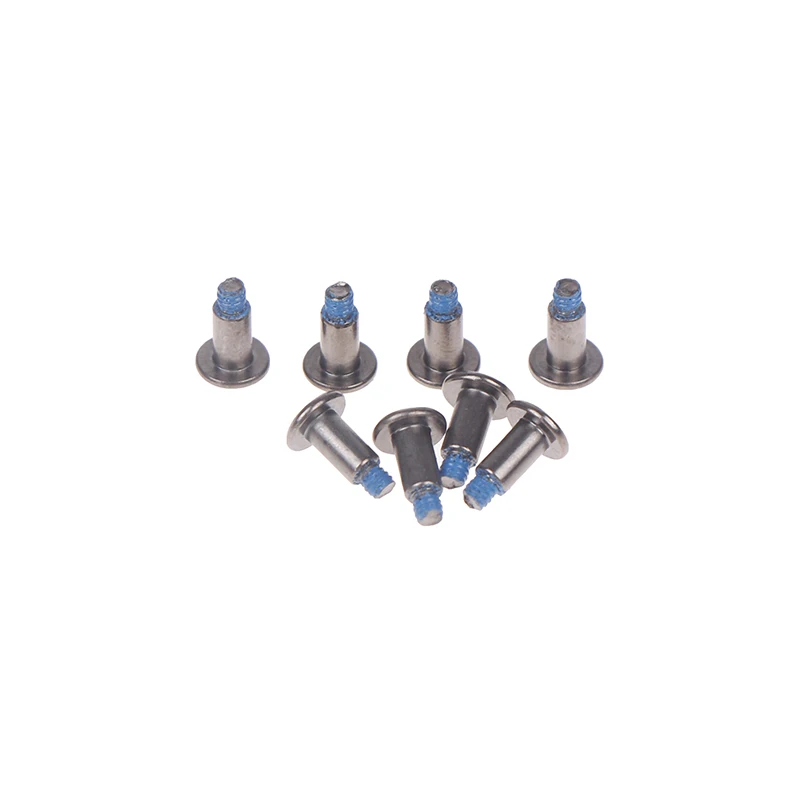 Détail des têtes de vis du kit de 8 pièces pour fixation moteur sans balais de drone RC quadricoptère.