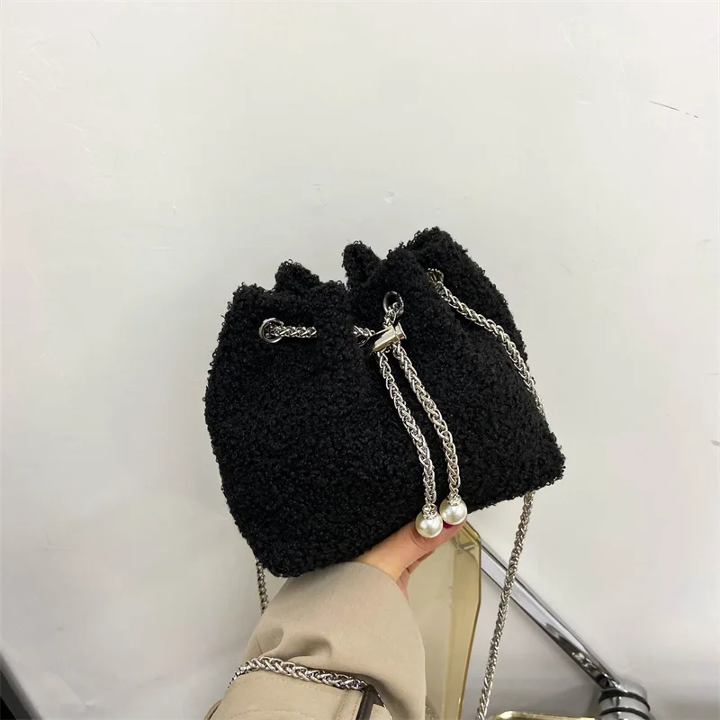 

New Niche Design Lamb Wool Tide Crossbody Bag Women's Crossbody Bag Fluffy Handbag Bucket Luxury Brand Female Shoulder Bag