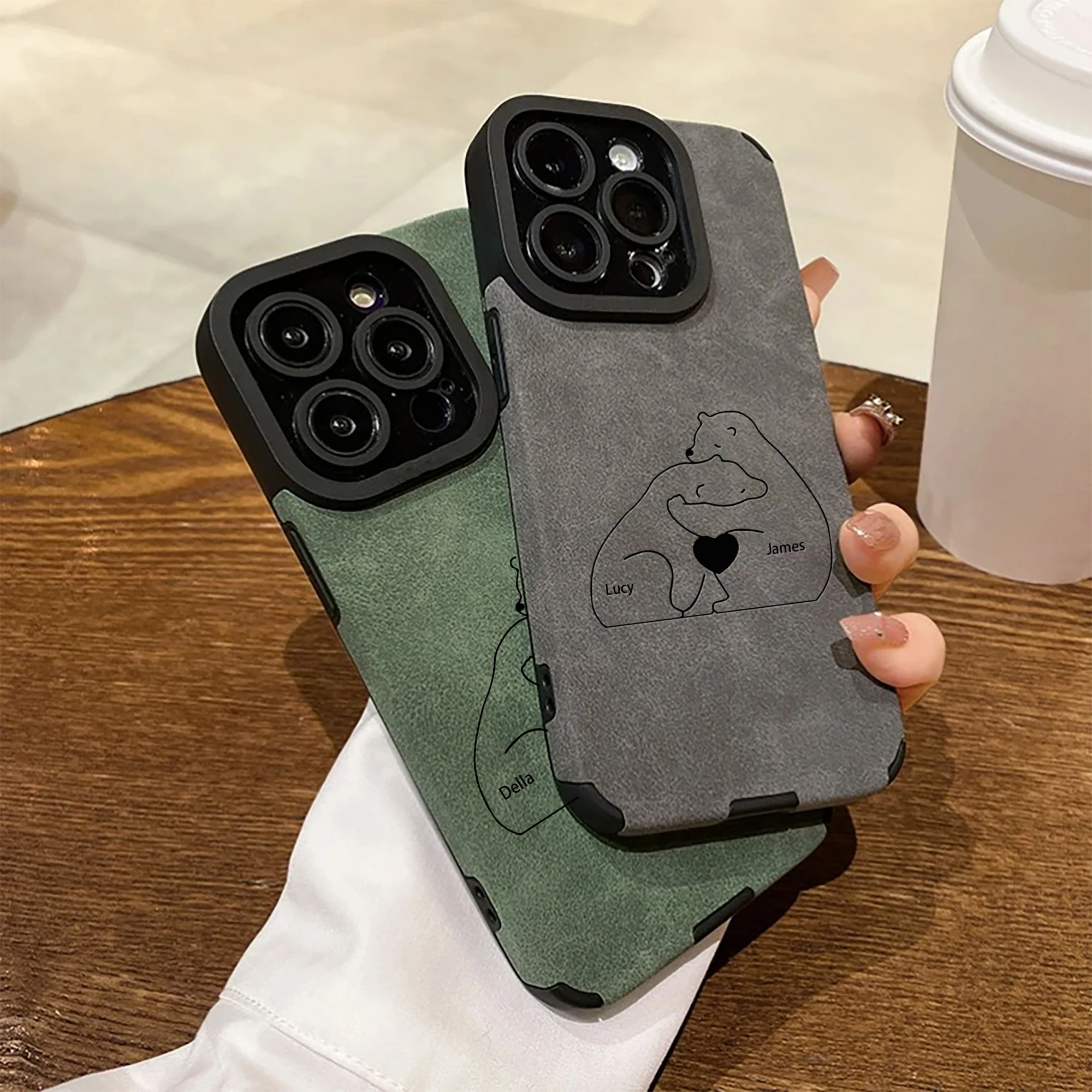 Capa de Couro Personalizada Ursinho Abraço - Gravação em Relevo e Design Exclusivo Iphone