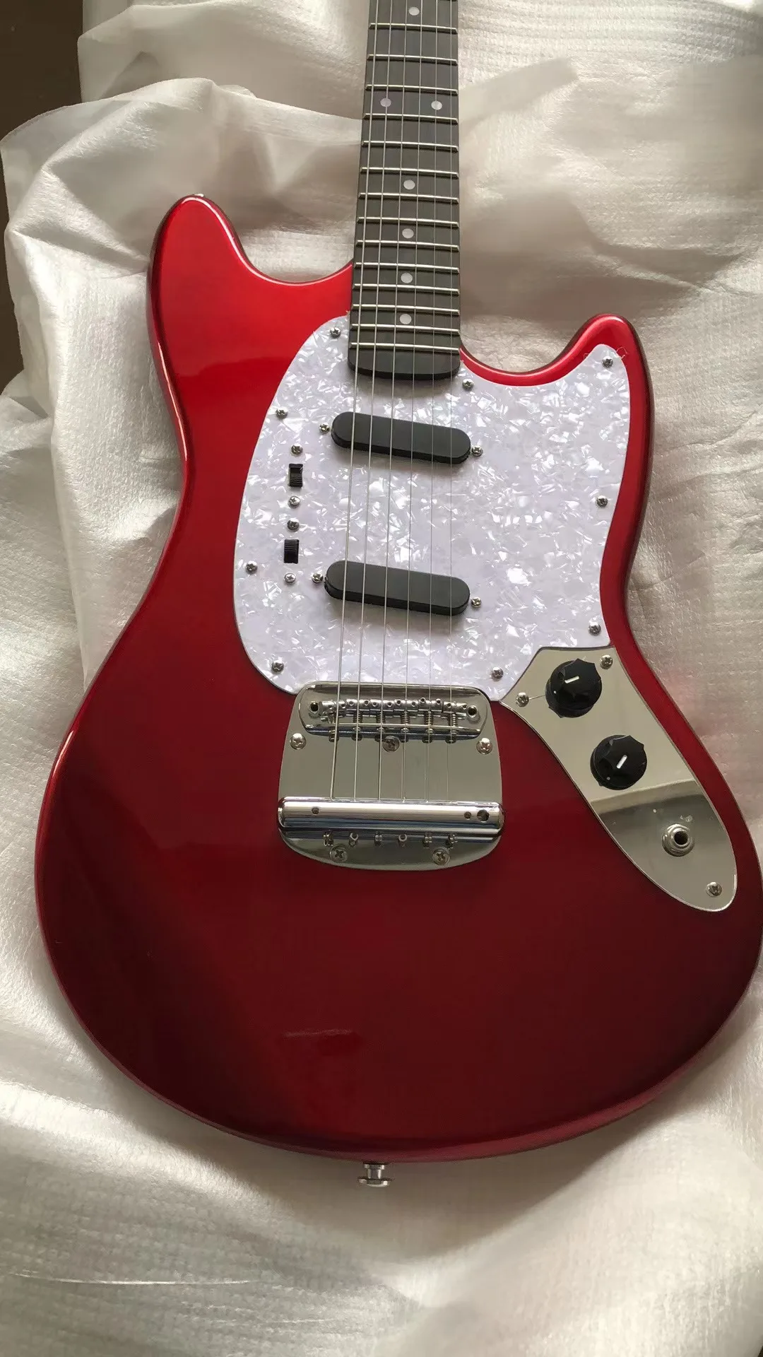RedMustang6StringsElectricGuitarAlderBodyMapleNeckChrome