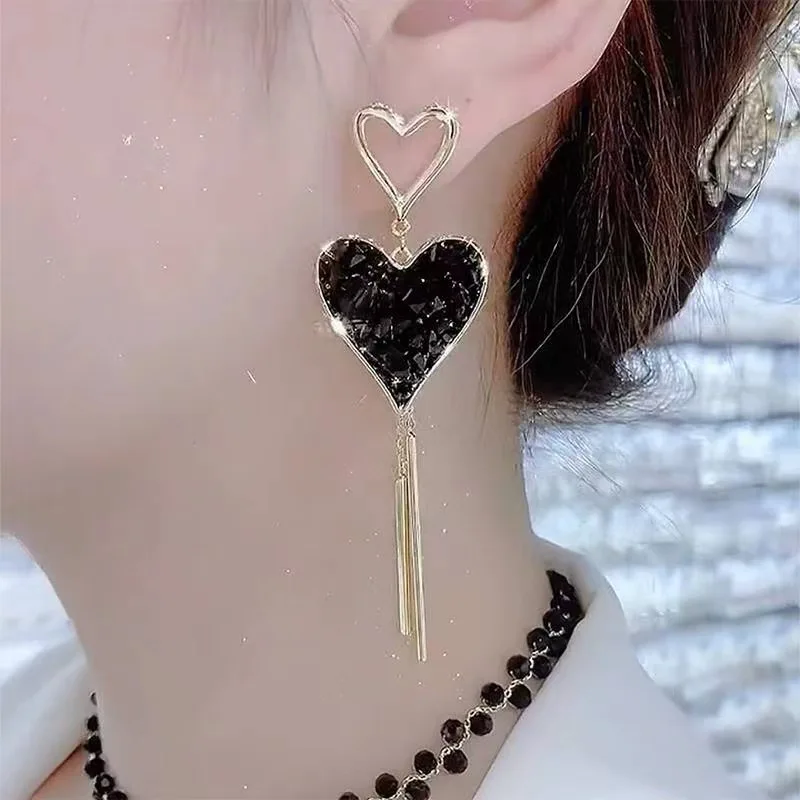 Asymmetrical Retro Black Heart Earrings For Women 2023 Korean New Fashion Simple Elegant Jewelry Wholesale Birthday Gift
