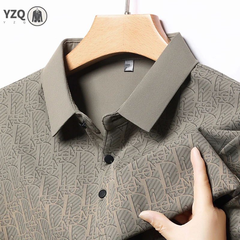 Polo a Maniche Corte da Uomo Business Casual con Logo Jacquard su Tutta la Superficie, Design Traspirante in Rete, Bottoni Rotondi, per Ufficio e Uso Quotidiano
