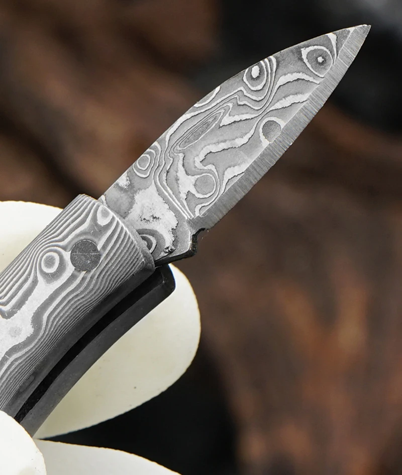 ミニ・ナイフ　DAMASK　貴重　珍しい All Damascus Mini Folding Knife Pendant Acrylic Wood