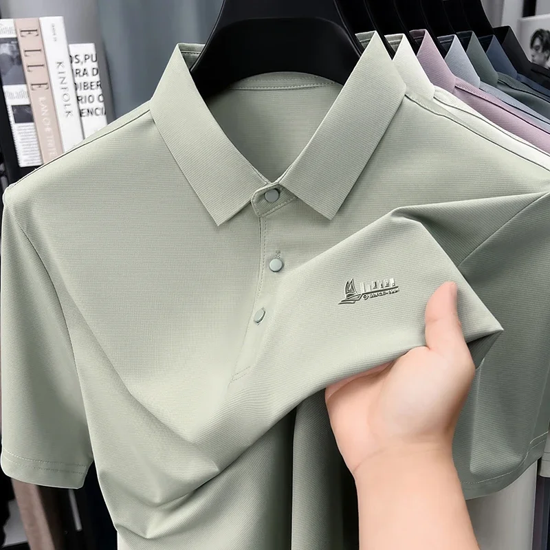Polo a maniche corte da uomo con piccolo logo ricamato, stile casual, vestibilità comoda per l'uso quotidiano, l'ufficio e il weekend - immagine 3