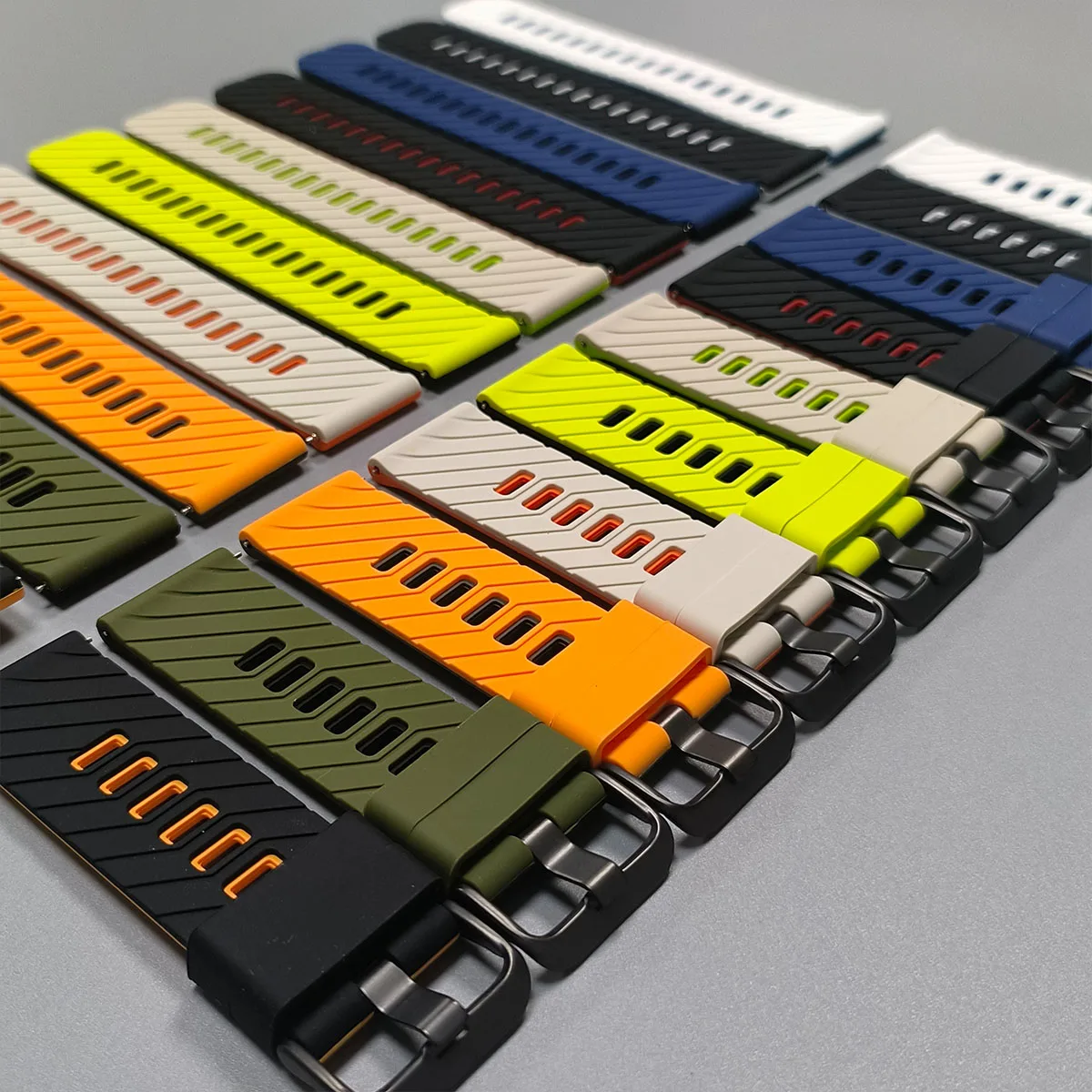 Versatile 22mm Silicone Watch Band - Premium Replacement Strap