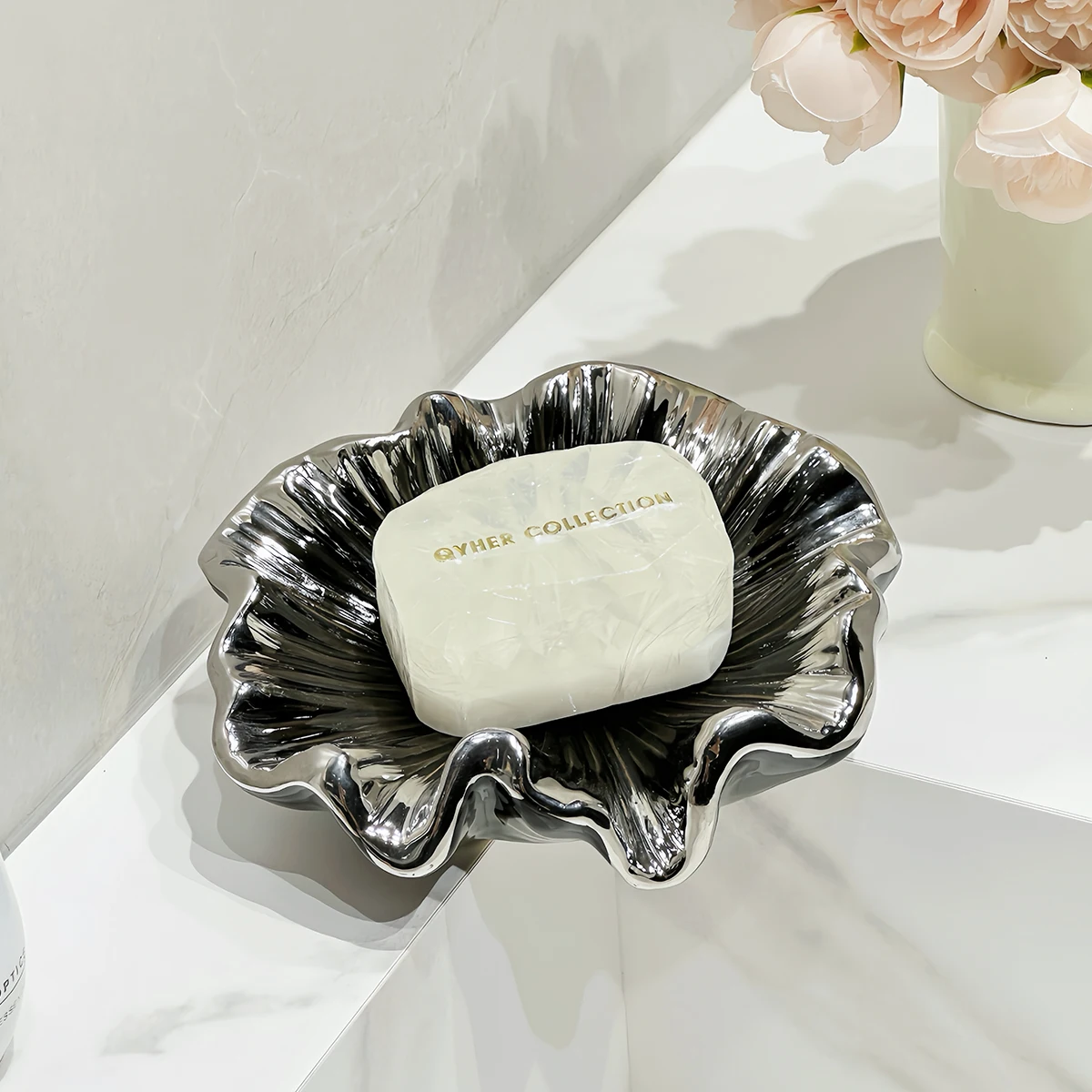 Ceramic Cute Cartoon lotus leaf Shaped Soap Dish Storage Rack Home Bathroom Supplies Creative Light Luxury Drain No Punching 1Pc