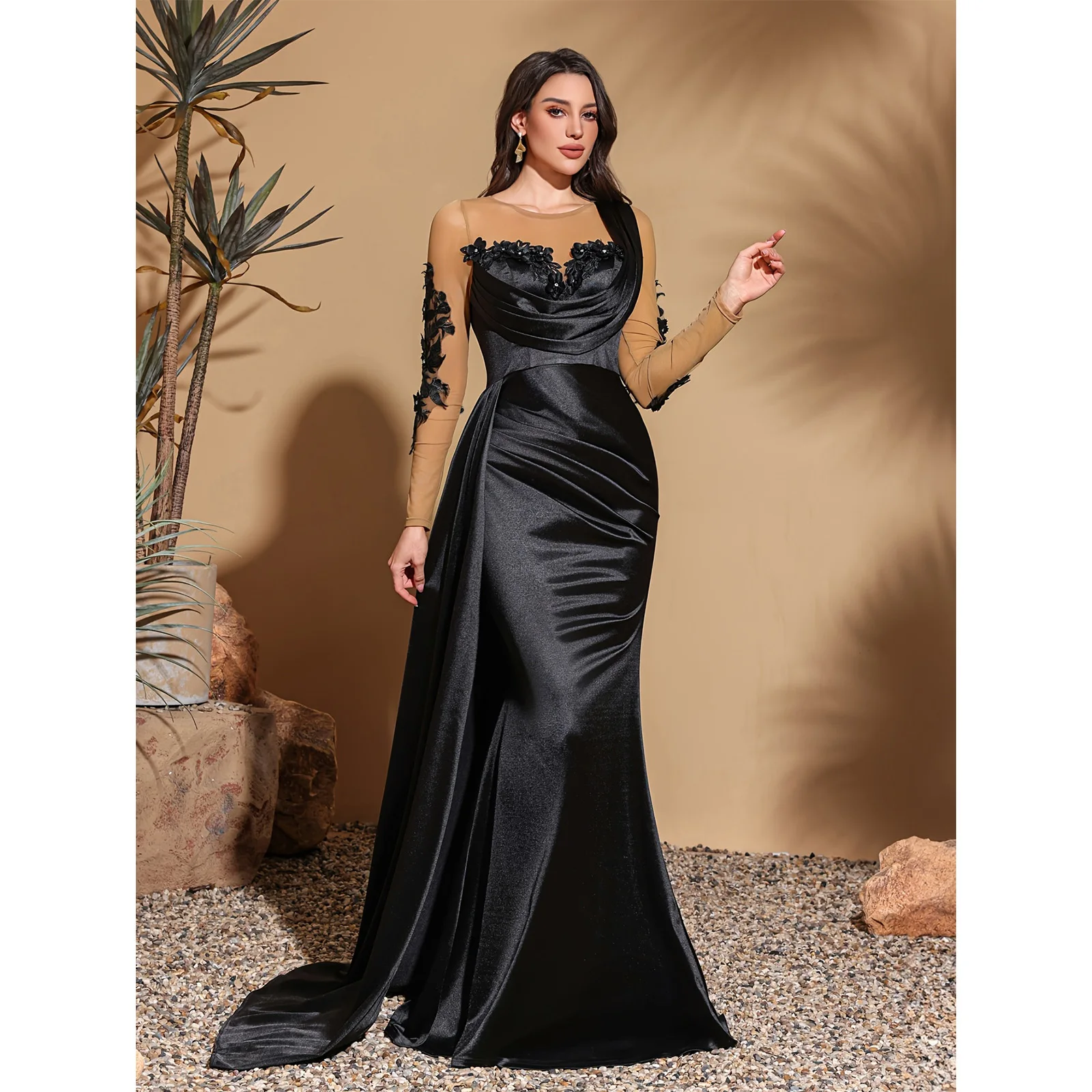 فستان ساتان شبكي مزين بأكمام طويلة مع أشرطة جانبية