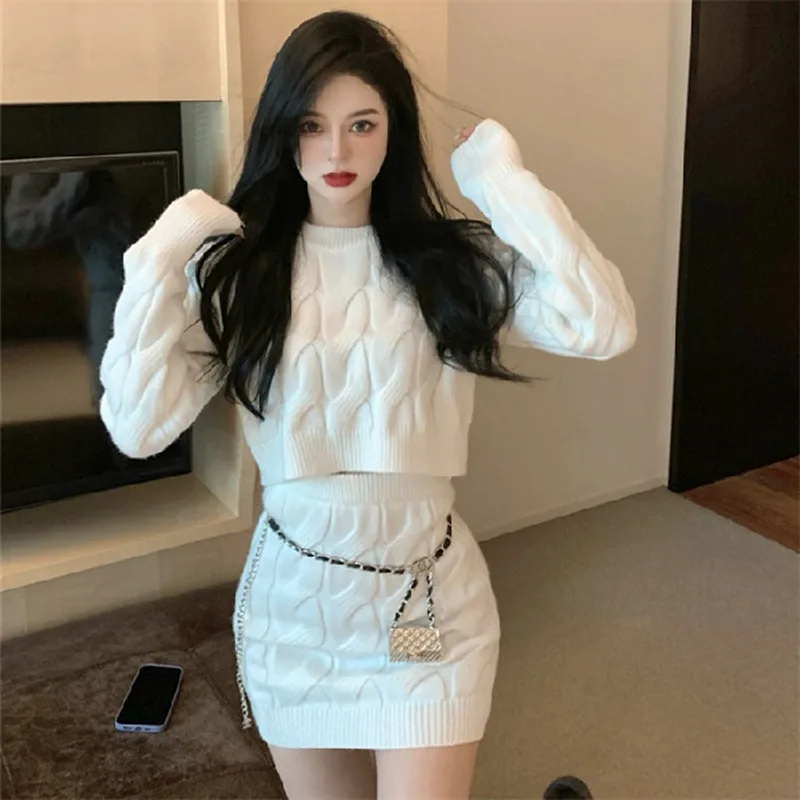 طقم سويتر نسائي سميك بأكمام كاملة وتنورة قصيرة بخص...