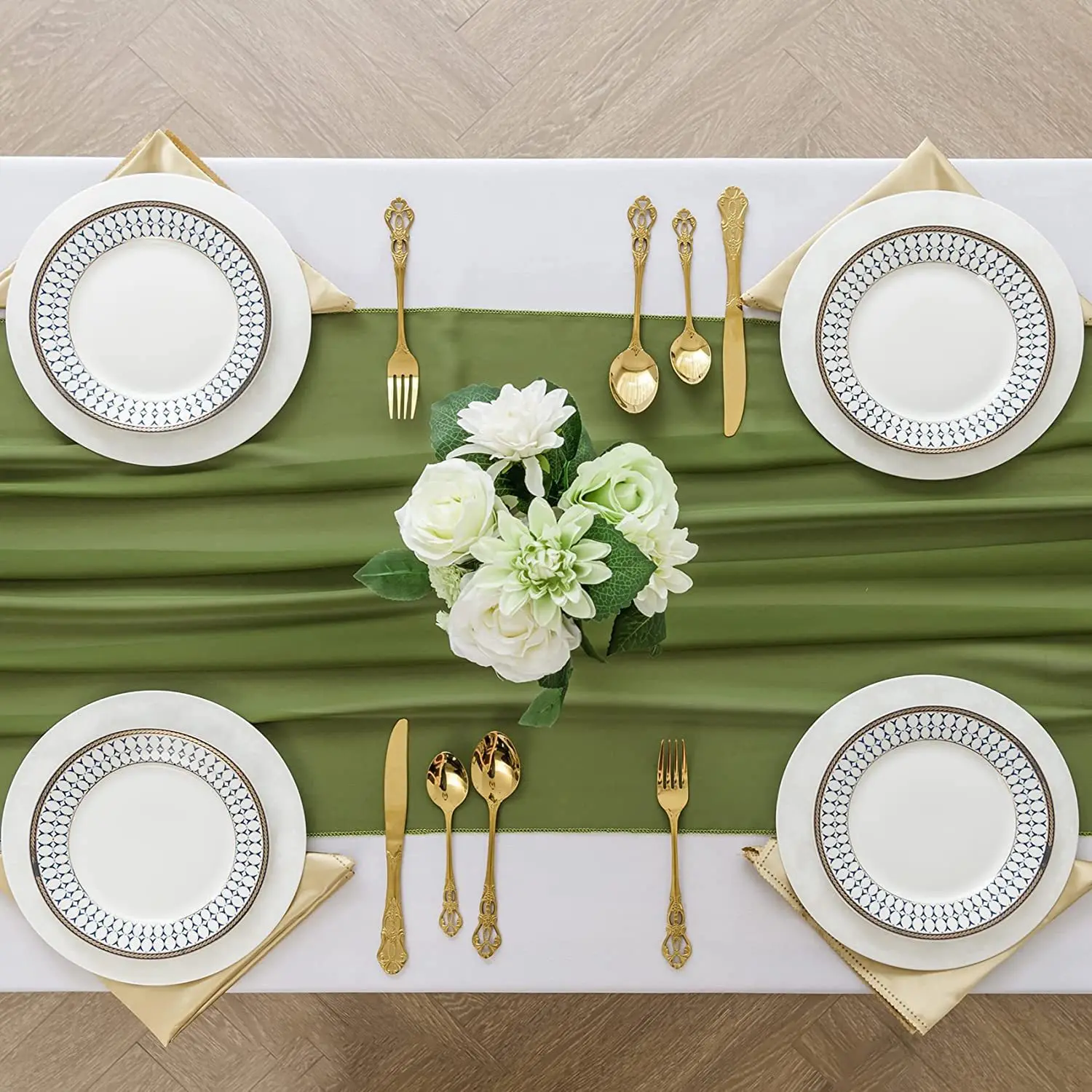 Wedding Table Setting Decorative Paper Plates And Matching Napkins